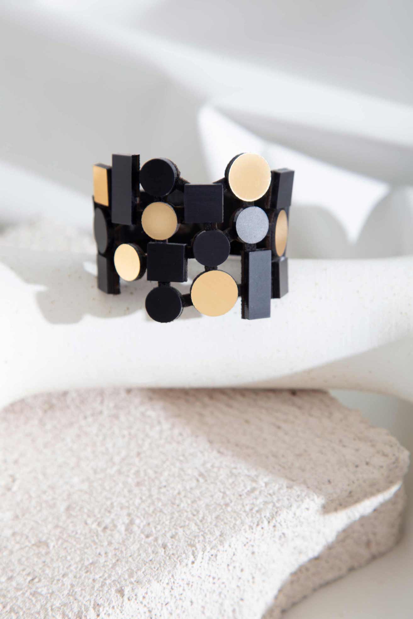 Bauhaus Acrylarmband - Schwarz+Gold