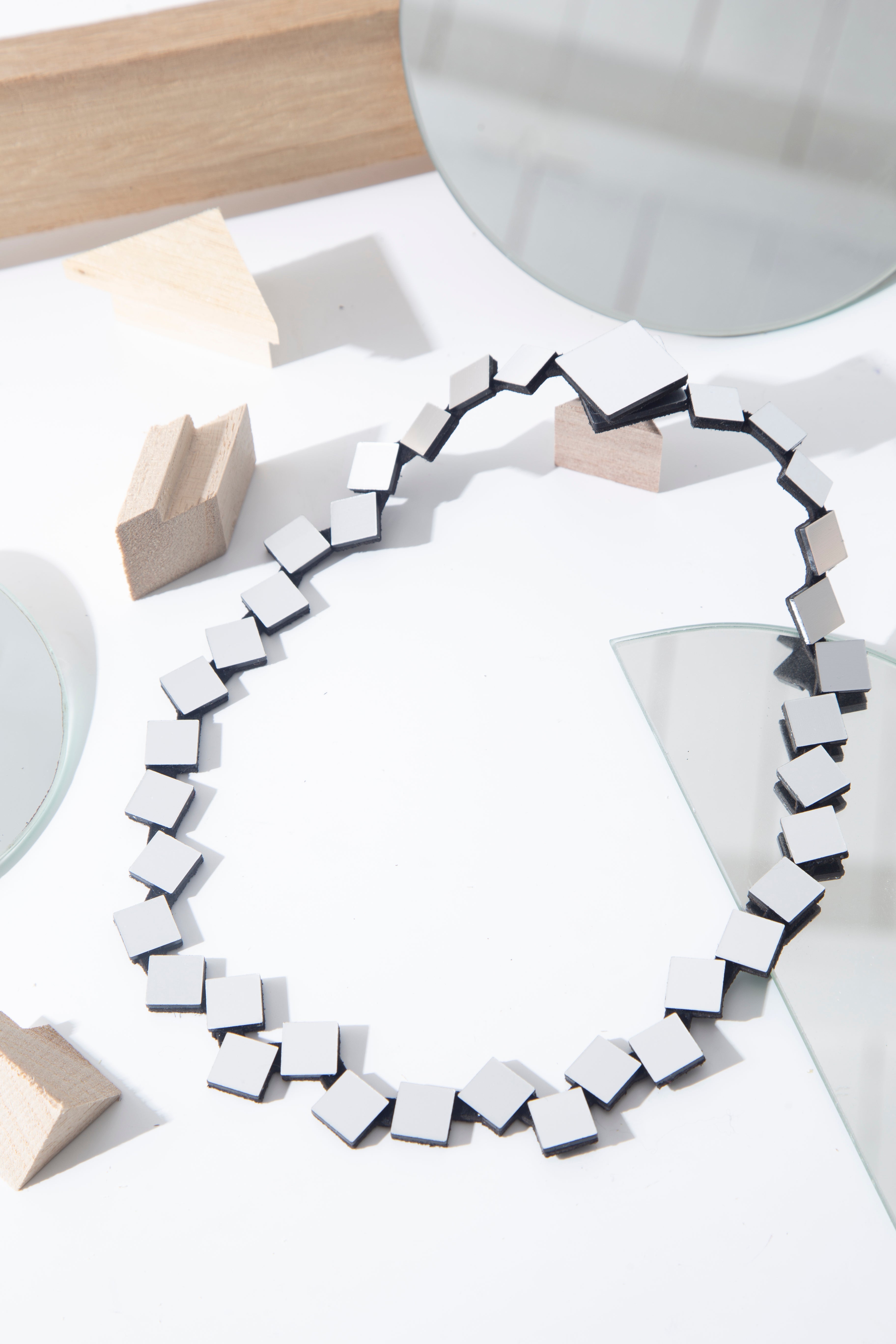 Bauhaus Necklace Round Squares - Silver