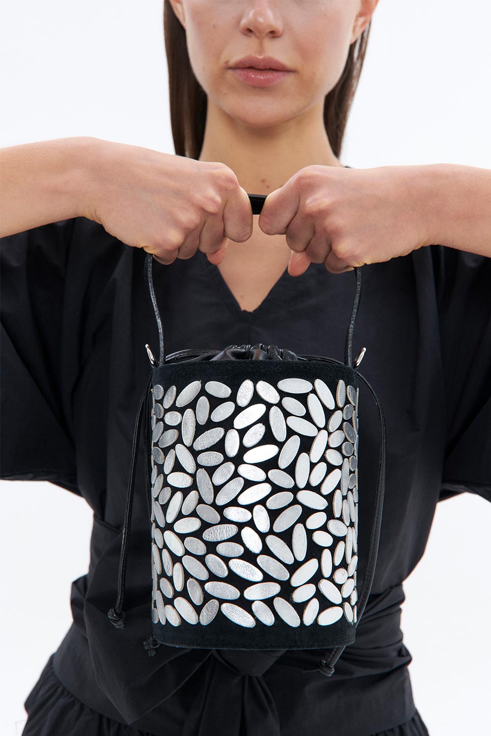 Handmade Emma bucket bag in silver hand-cut leather, slow-fashion design by Iskin Sisters, handcrafted by Iskin Sisters