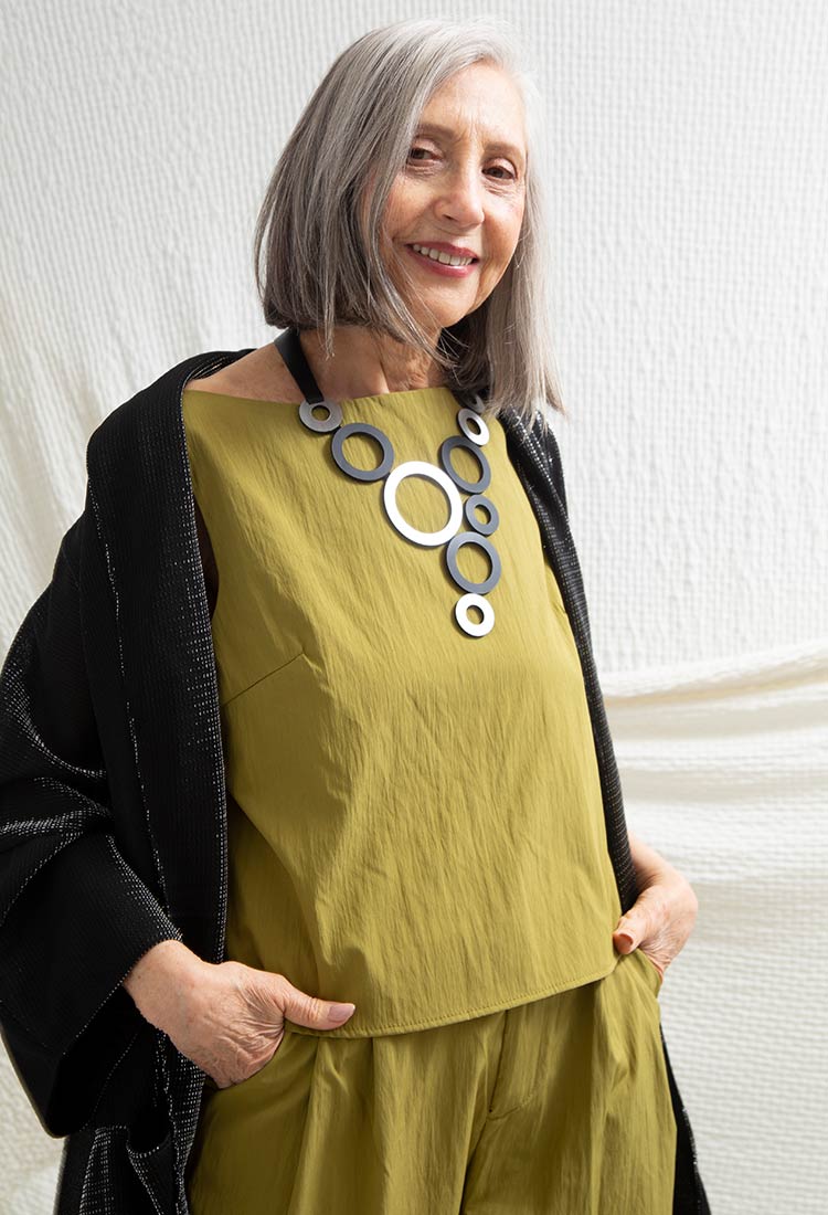 Collar Frame V Circle - Plata/Negro