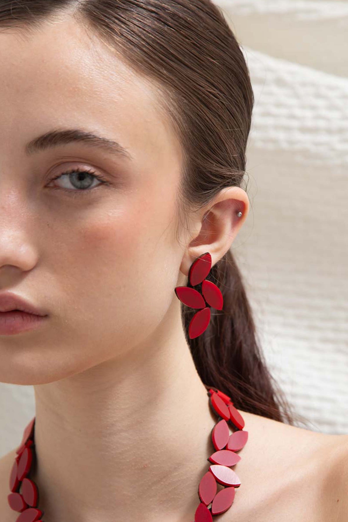Kate Leaves Earrings Medium - Red