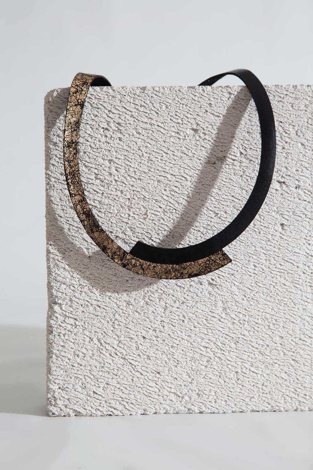 Duo Round Necklace - Black/Gold