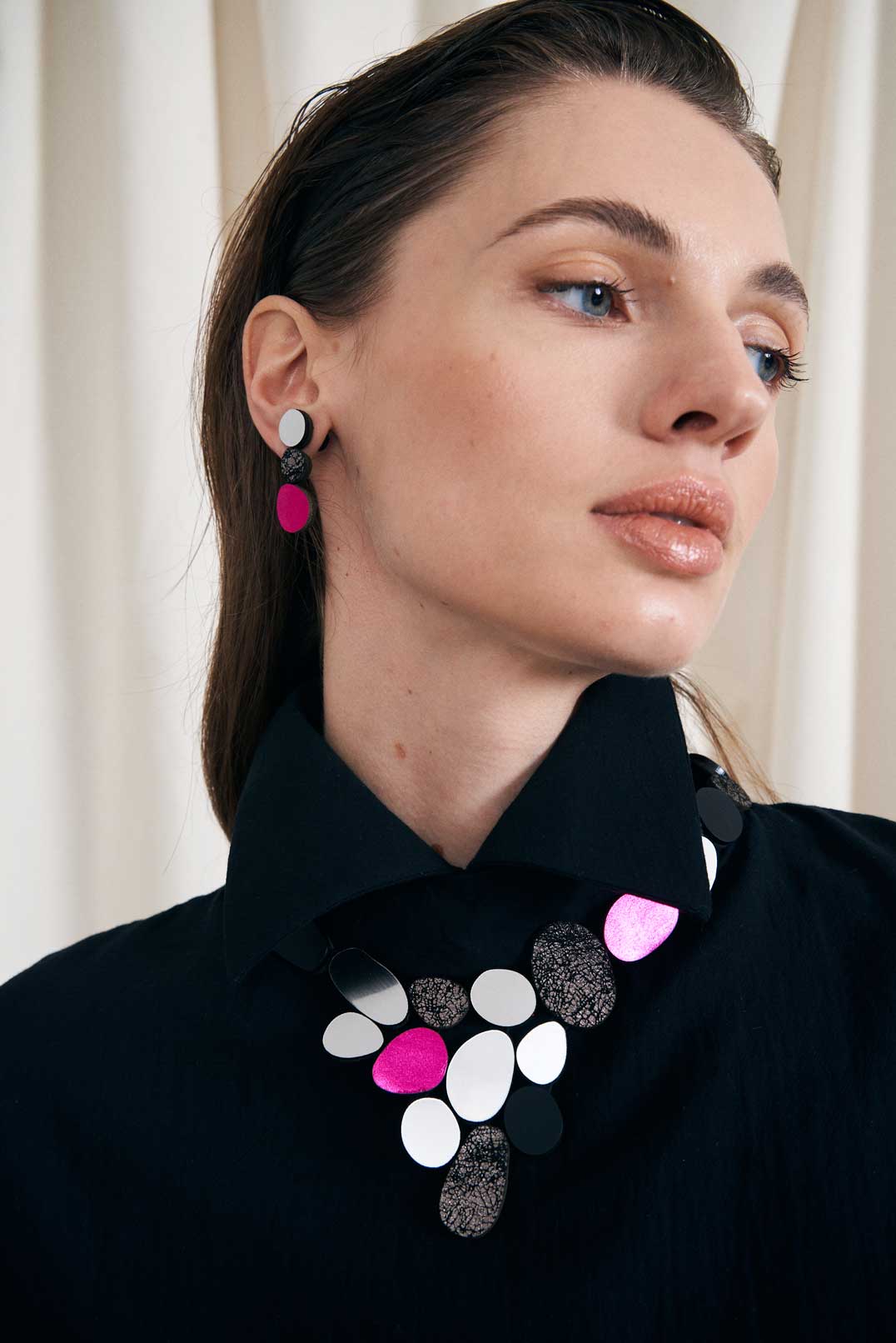 Collar Organic Reflections V - Plata/Negro/Peltre/Fucsia