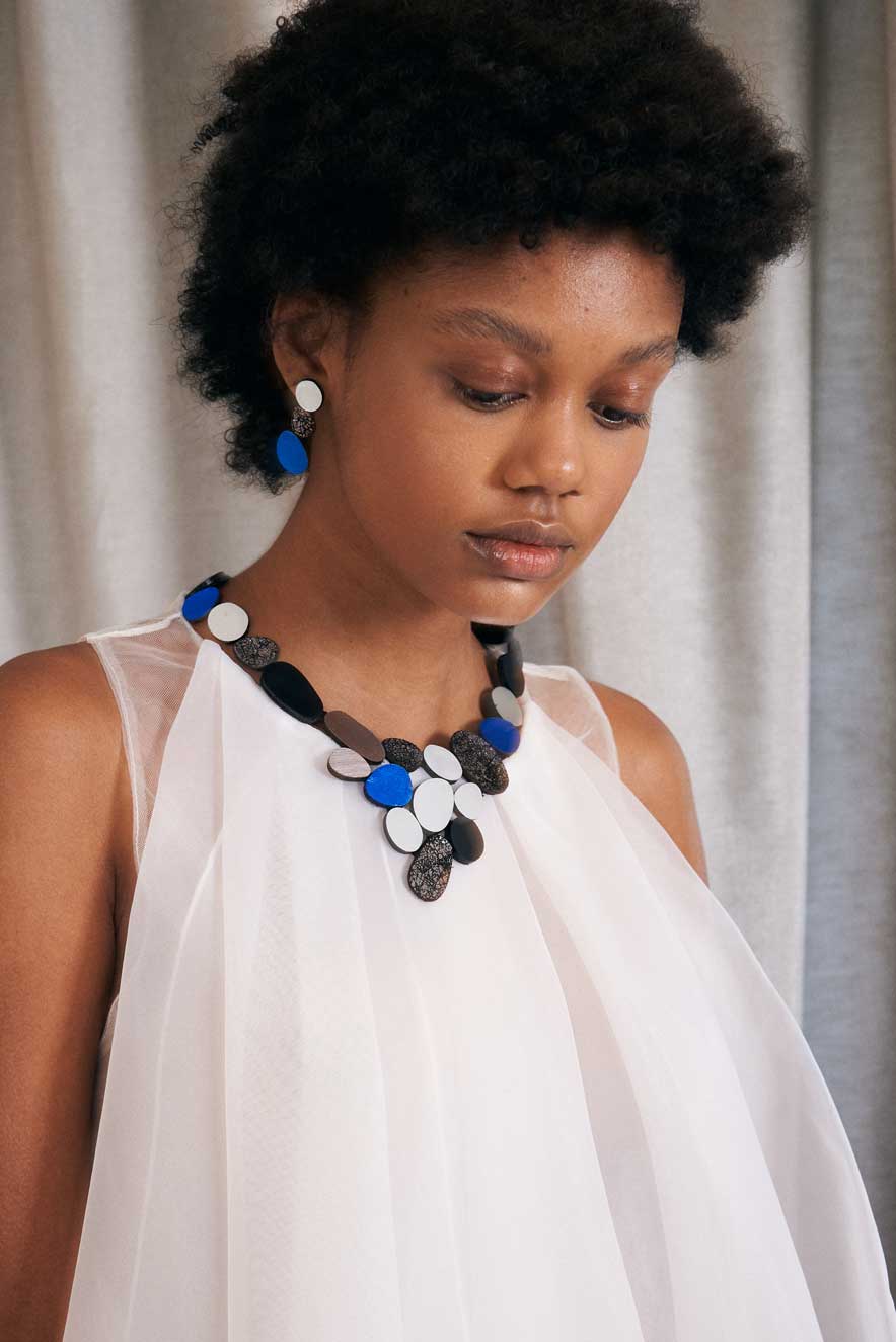 Collar Organic Reflections V - Plata/Negro/Peltre/Azul