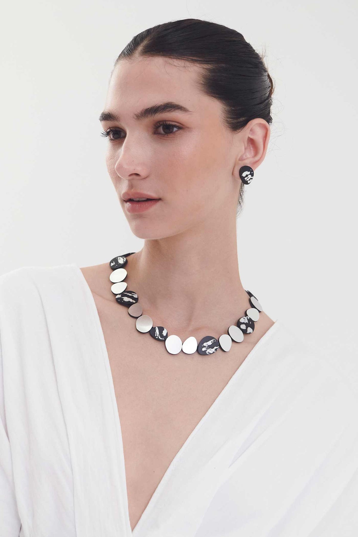 Collier Rond Réflexions Organiques - Pierres Moyennes - Argent+Noir