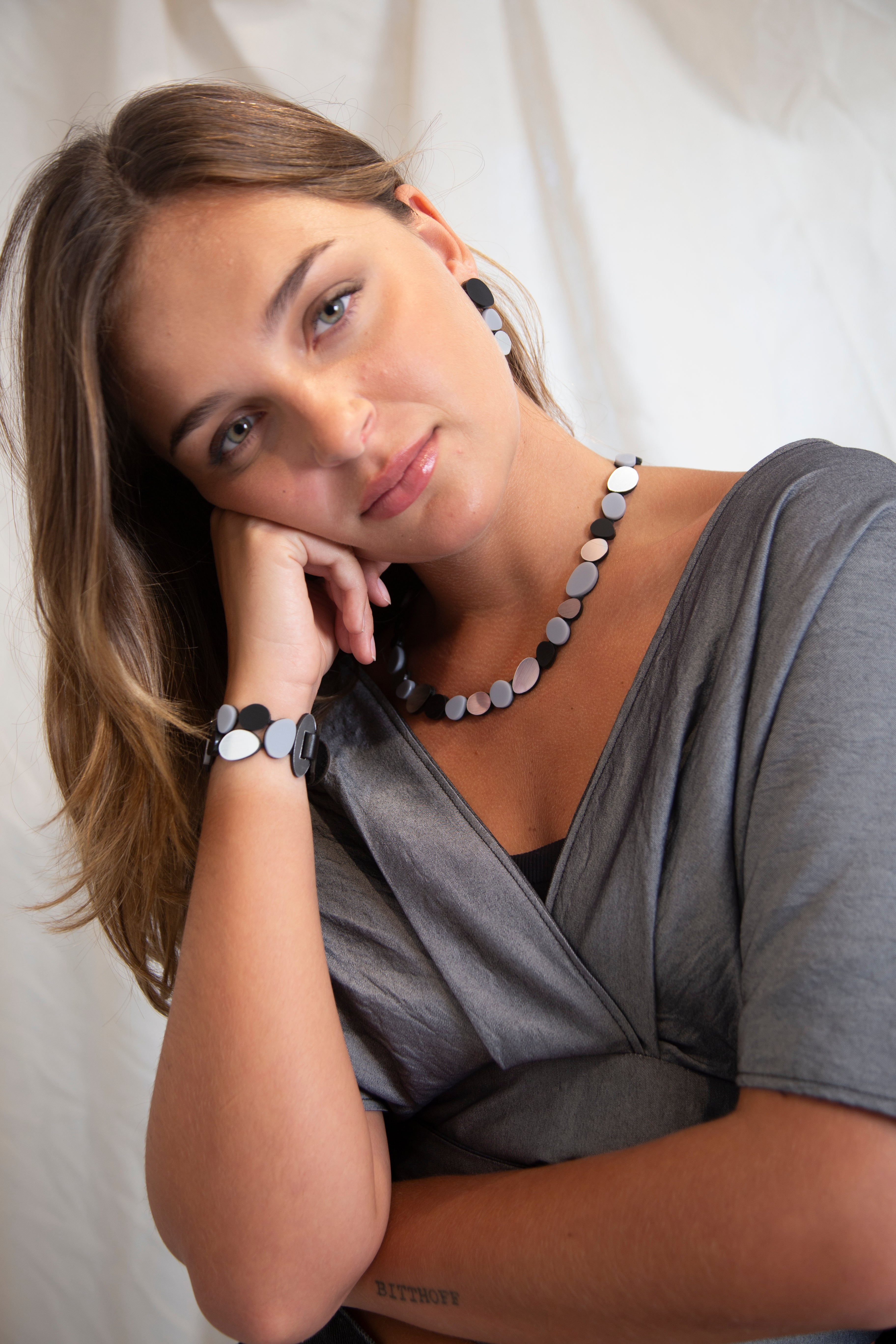 Brazalete Organic Reflections - Plata/Negro/Gris