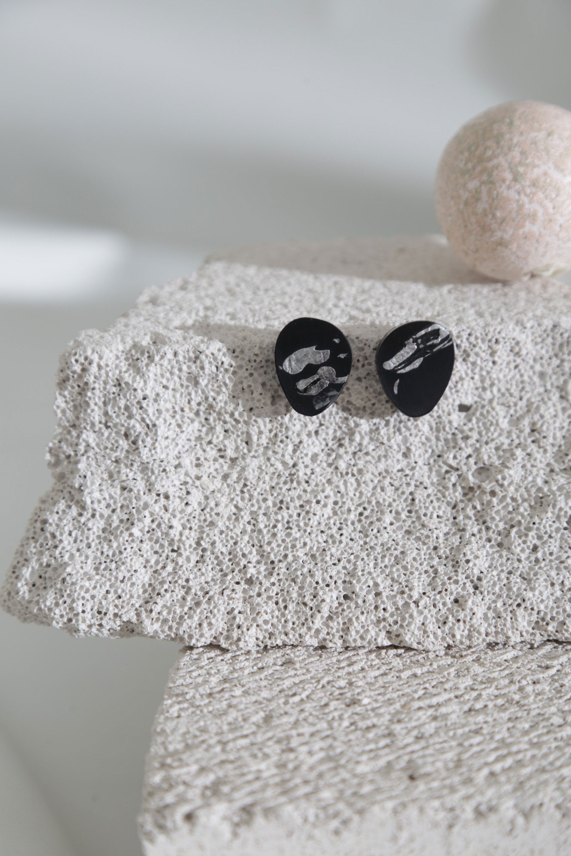 Pendientes Organic Reflections Pequeños - Plata/Negro