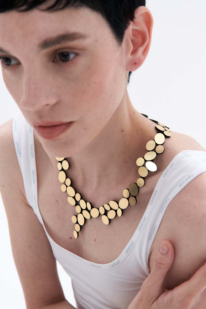 Collar Organic Reflections V Doble - Oro