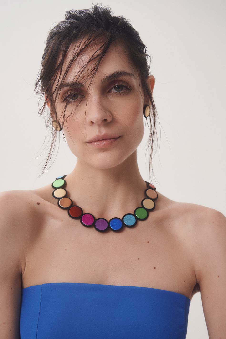 Bold multicolor leather necklace from Iskin Sisters, handmade contemporary jewelry design, Argentina