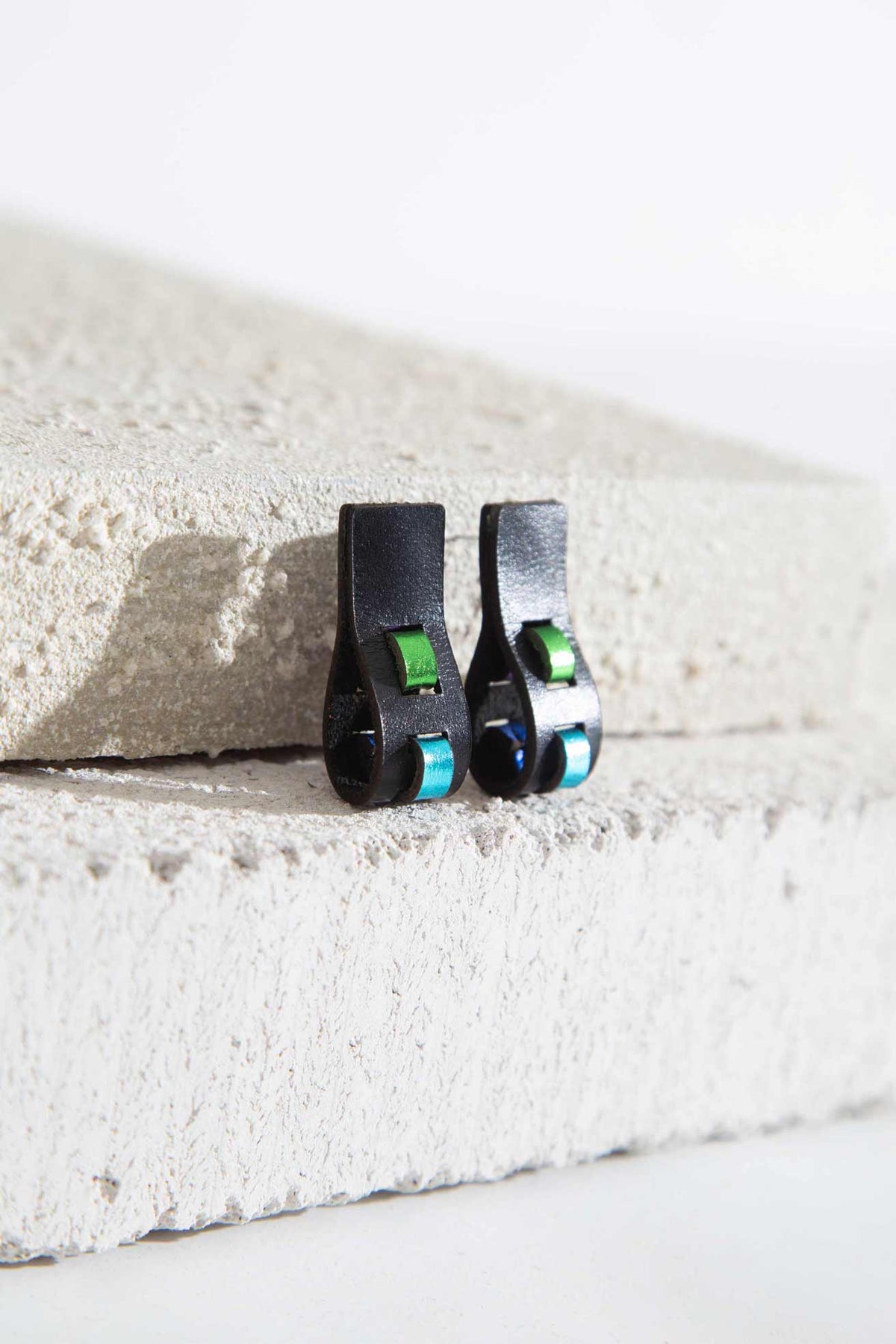 Pendientes Rainbow Threads - Negro/Colores fríos