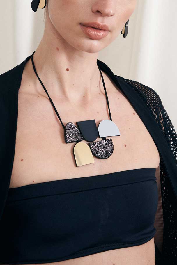 Collar Sophie's Vision Horizontal - Plata/Negro/Peltre/Oro