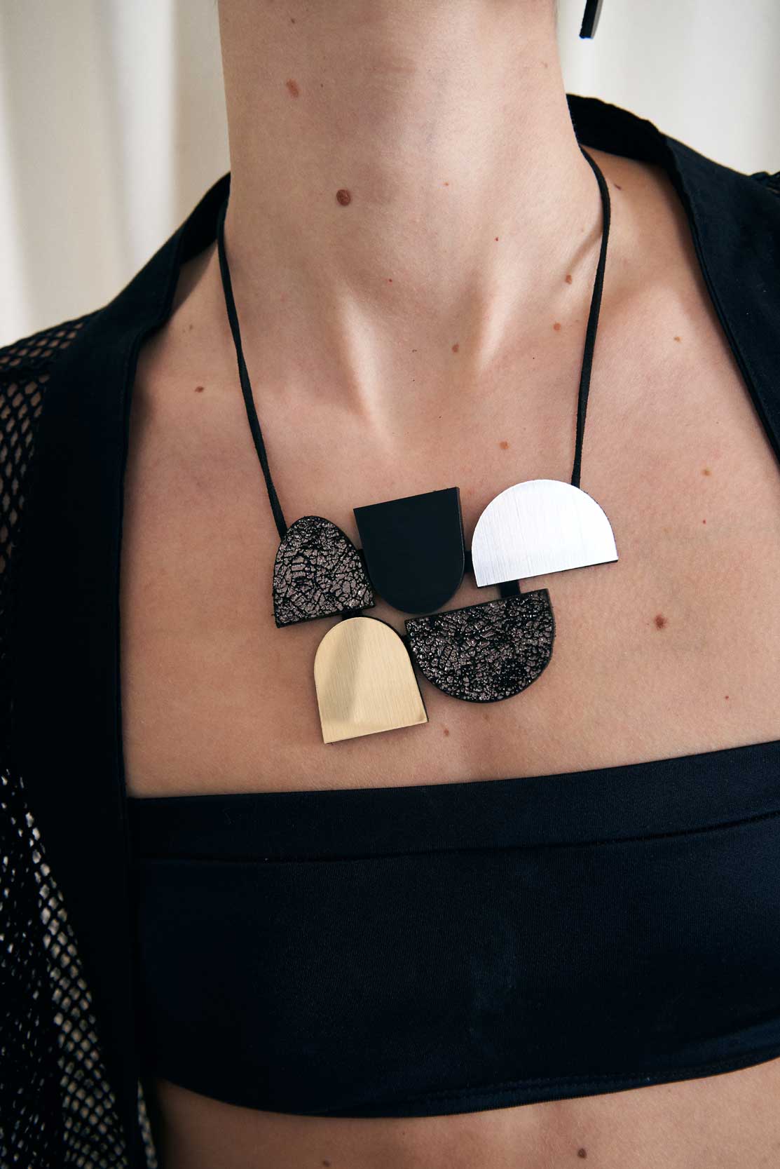 Collar Sophie's Vision Horizontal - Plata/Negro/Peltre/Oro