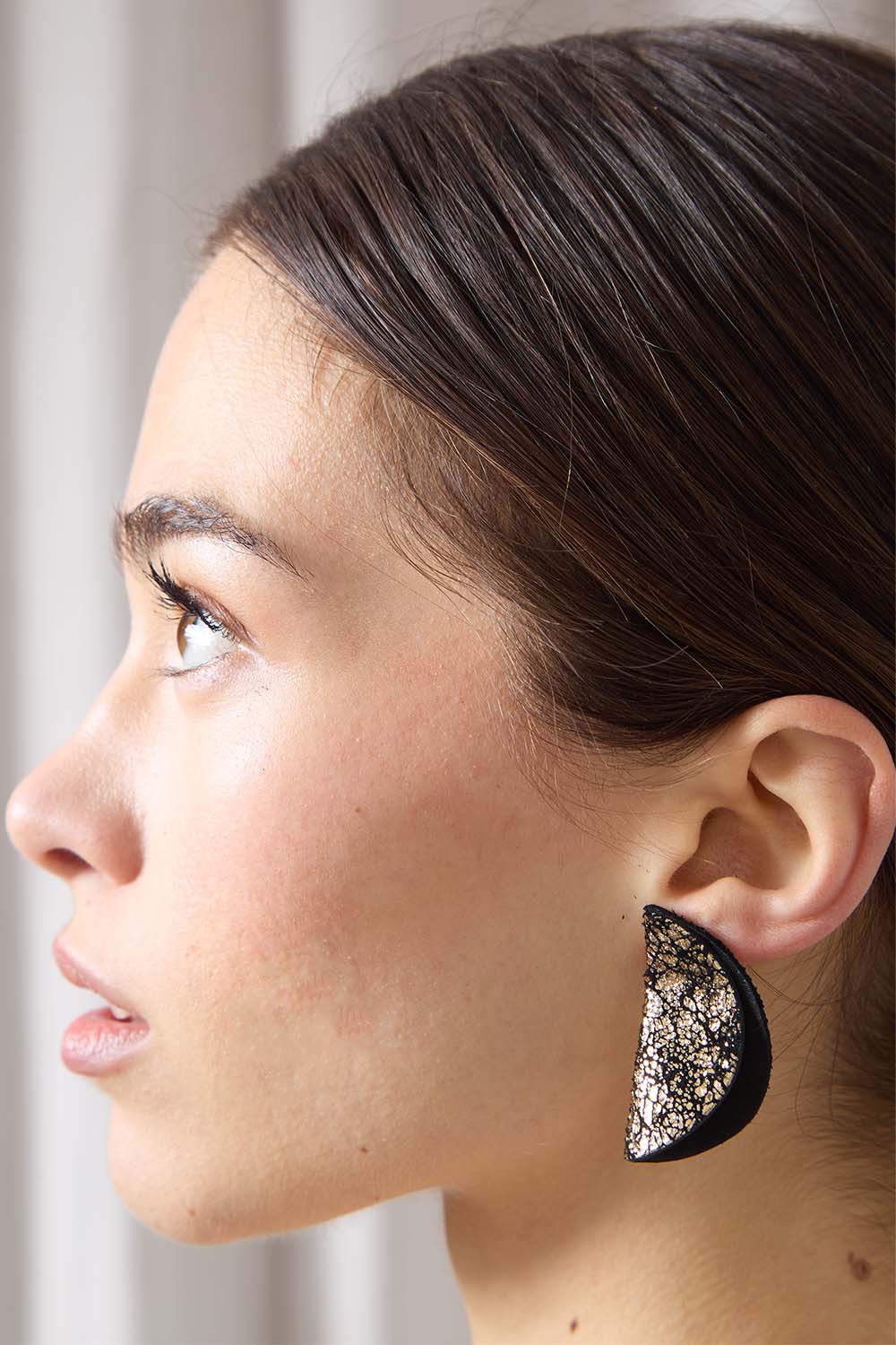 Yayoi Earrings Semicircle - Crackled Gold Leather