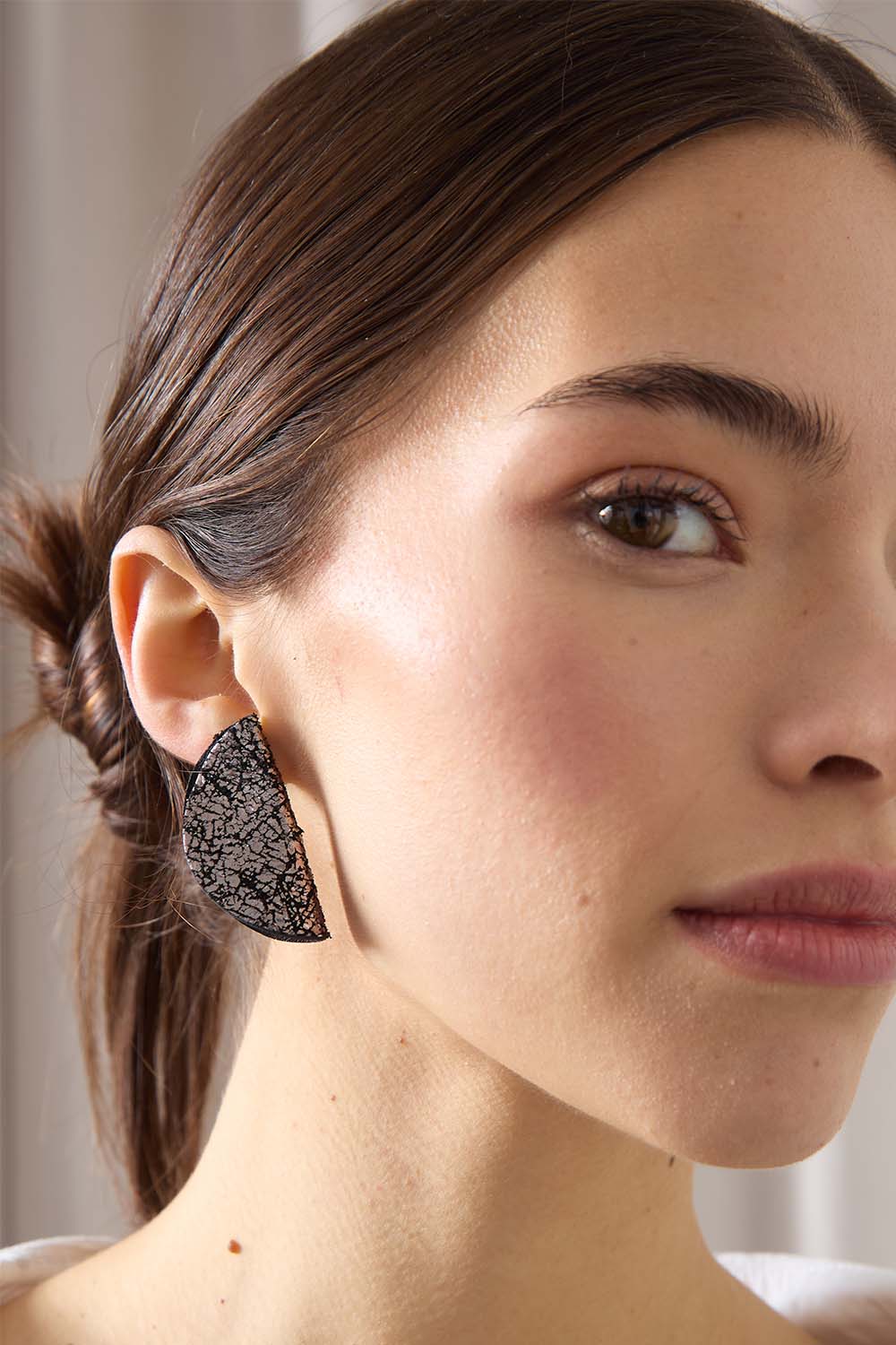 Yayoi Earrings Semicircle - Crackled Pewter Leather
