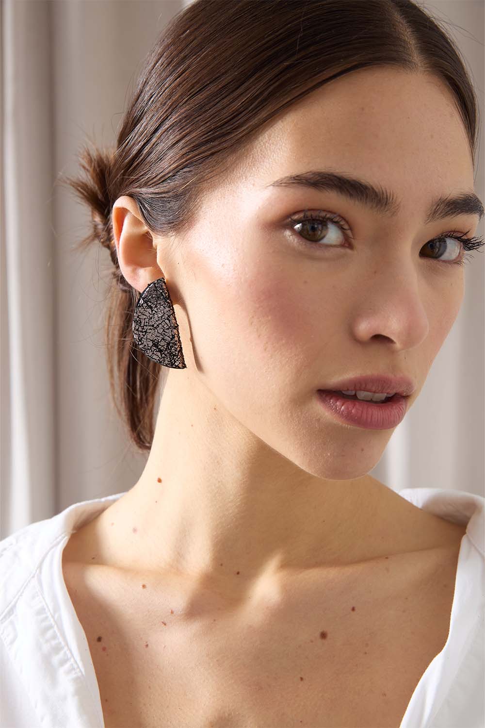 Yayoi Earrings Semicircle - Crackled Pewter Leather