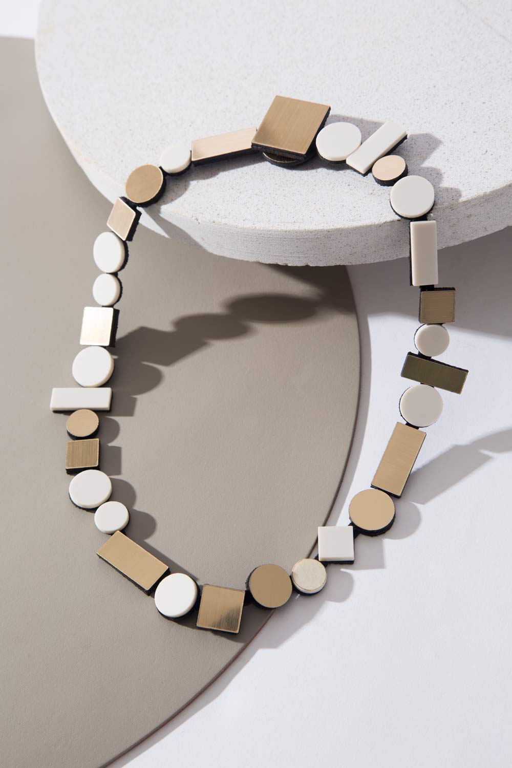 Bauhaus Necklace Round - Ivory/Gold