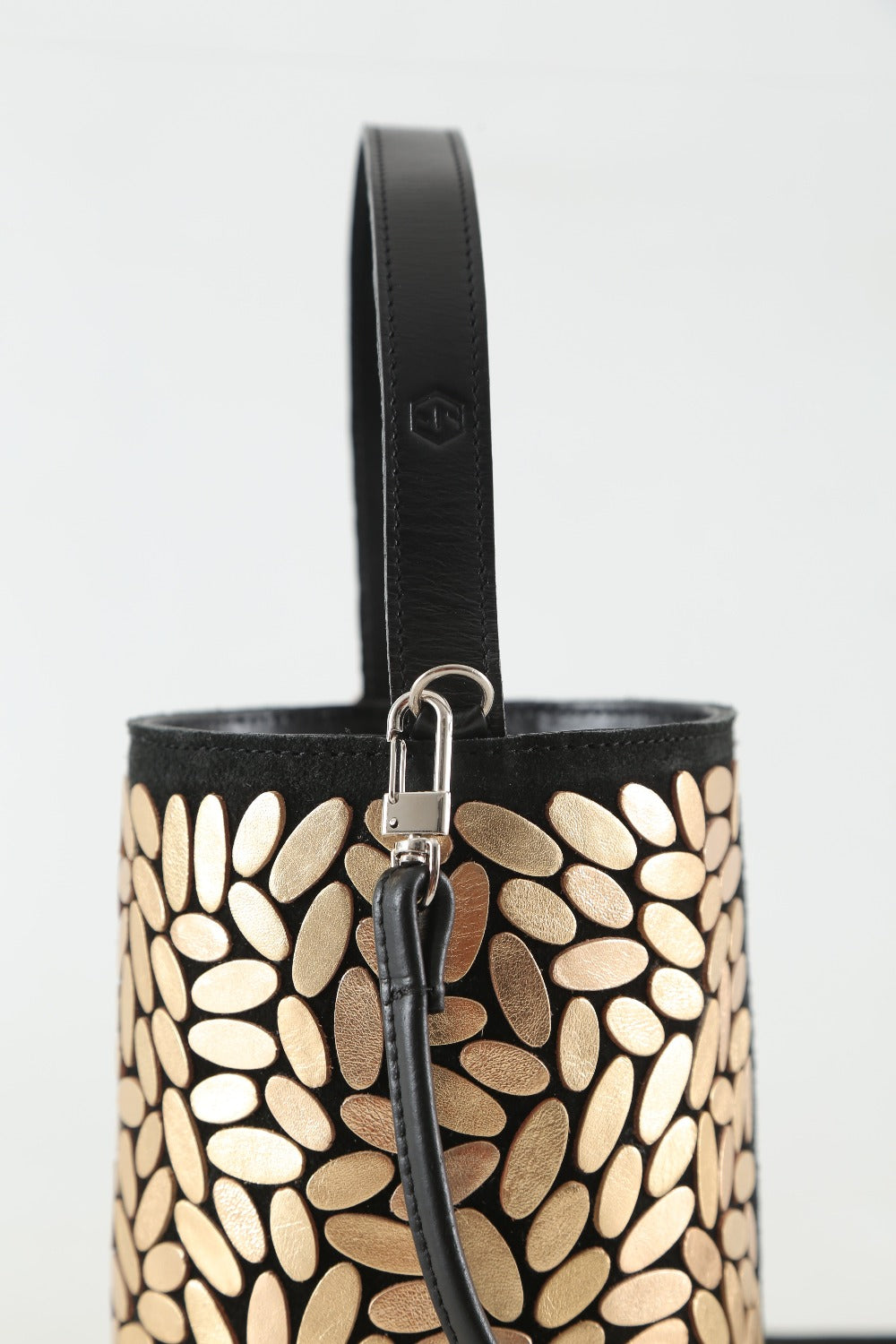 Handmade Emma bucket bag in gold hand-cut leather, slow-fashion design by Iskin Sisters, Argentina