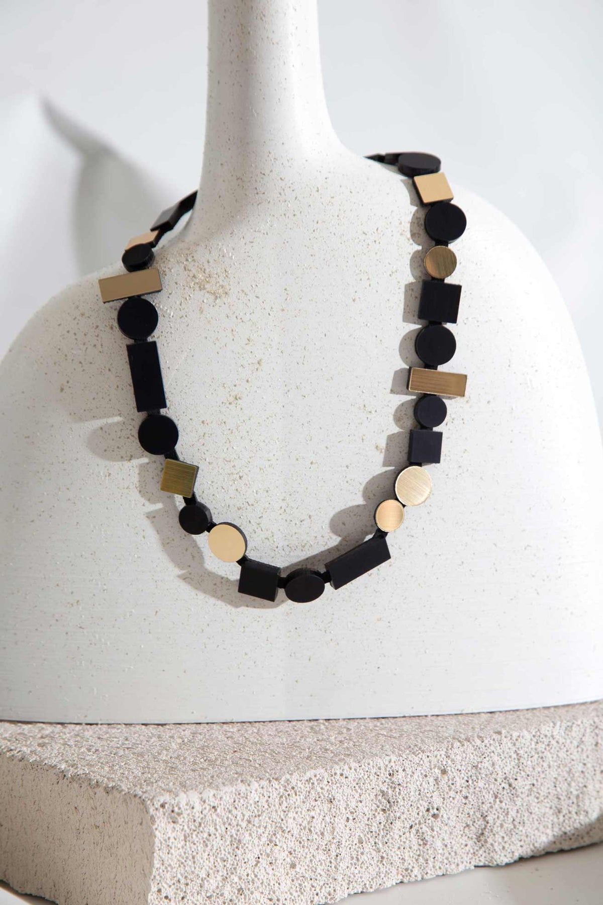 Bauhaus Halskette Rund - Schwarz+Gold