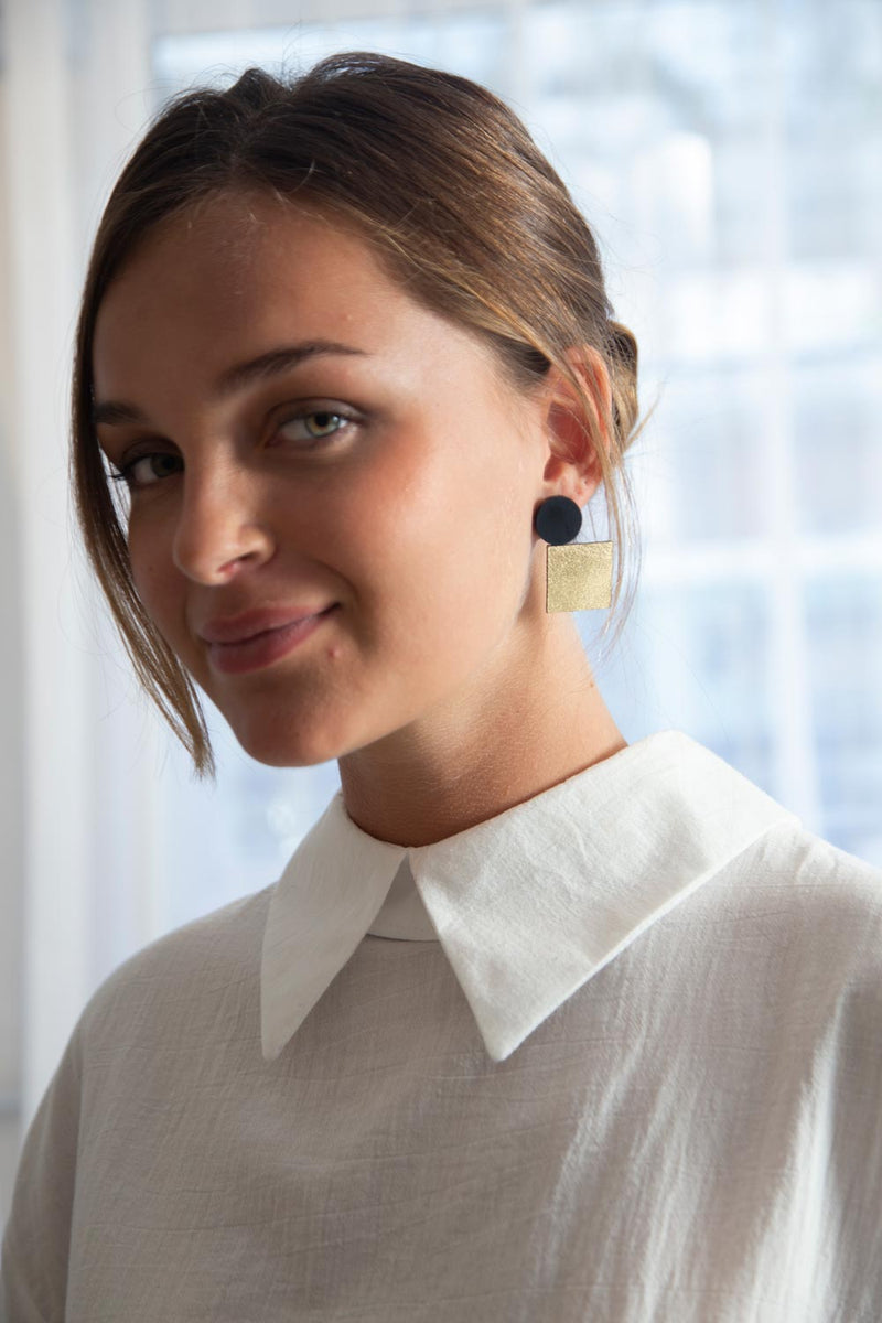 Boucles d'Oreilles Bauhaus Cercle Carré - Noir+Or