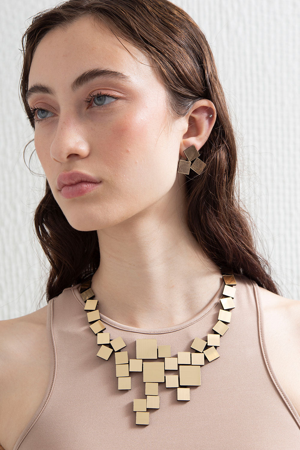 Collar Bauhaus V Cuadrados - Oro