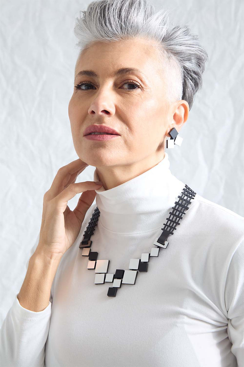 Bauhaus V Small Necklace Squares - Silver/Black*