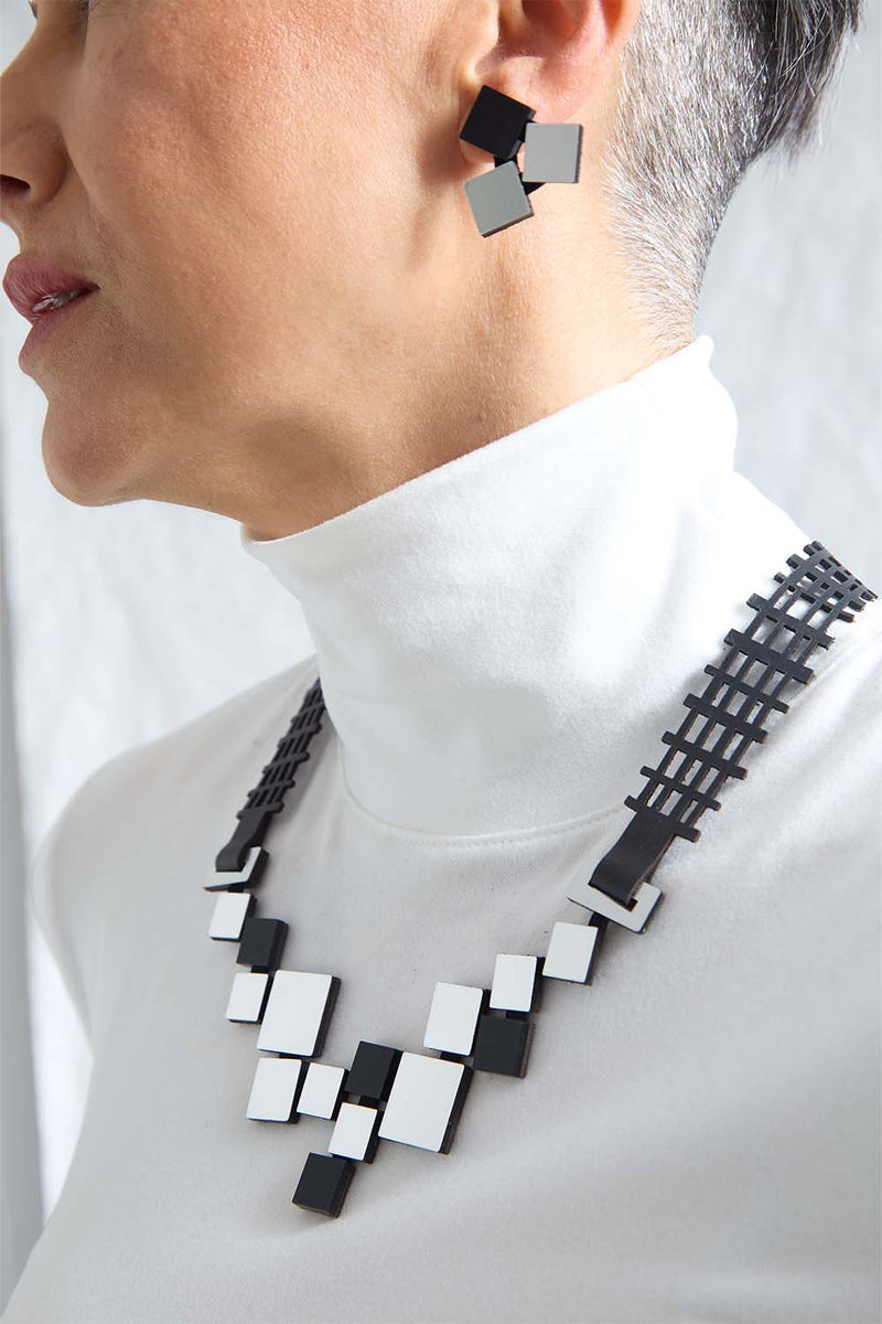 Bauhaus V Small Necklace Squares - Silver/Black*