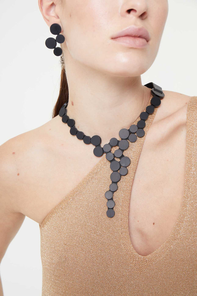 Collar Abstraction Y Corto - Negro