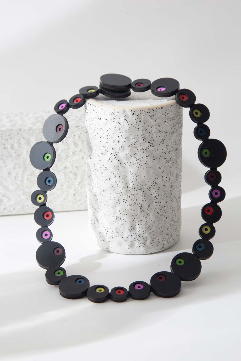 Collar Abstraction Round Eyes - Negro/Multicolor