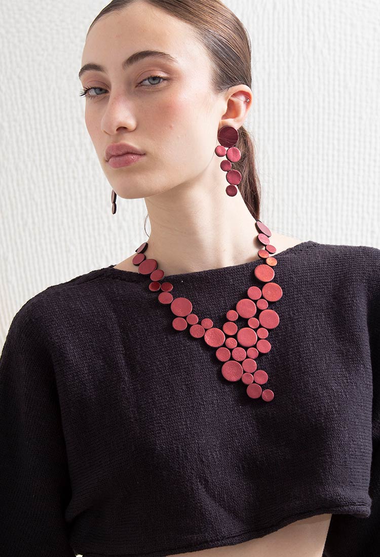 Detail of the Abstraction V necklace in burgundy leather, handmade in Buenos Aires