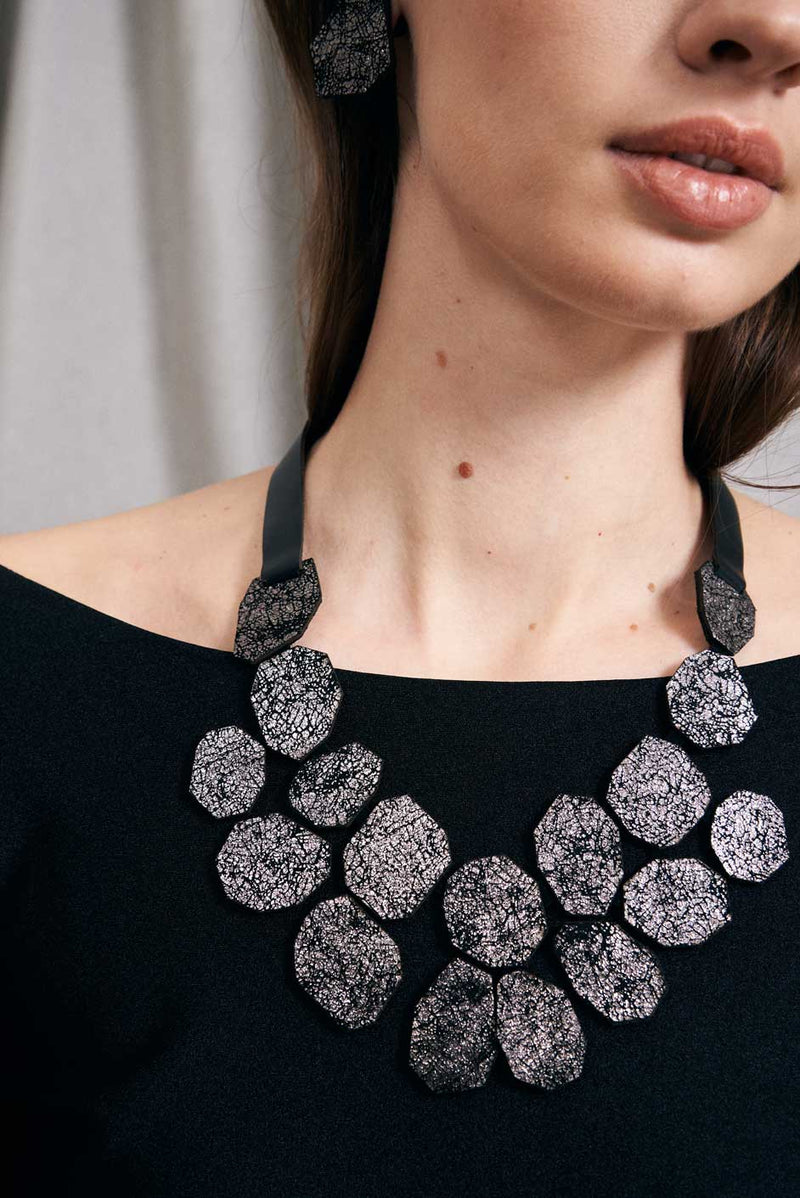 Collier Greta V