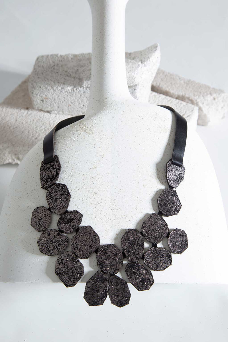 Collier Greta V