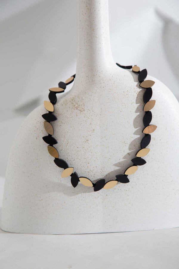 Kate Leaves Round Necklace - Black + Gold