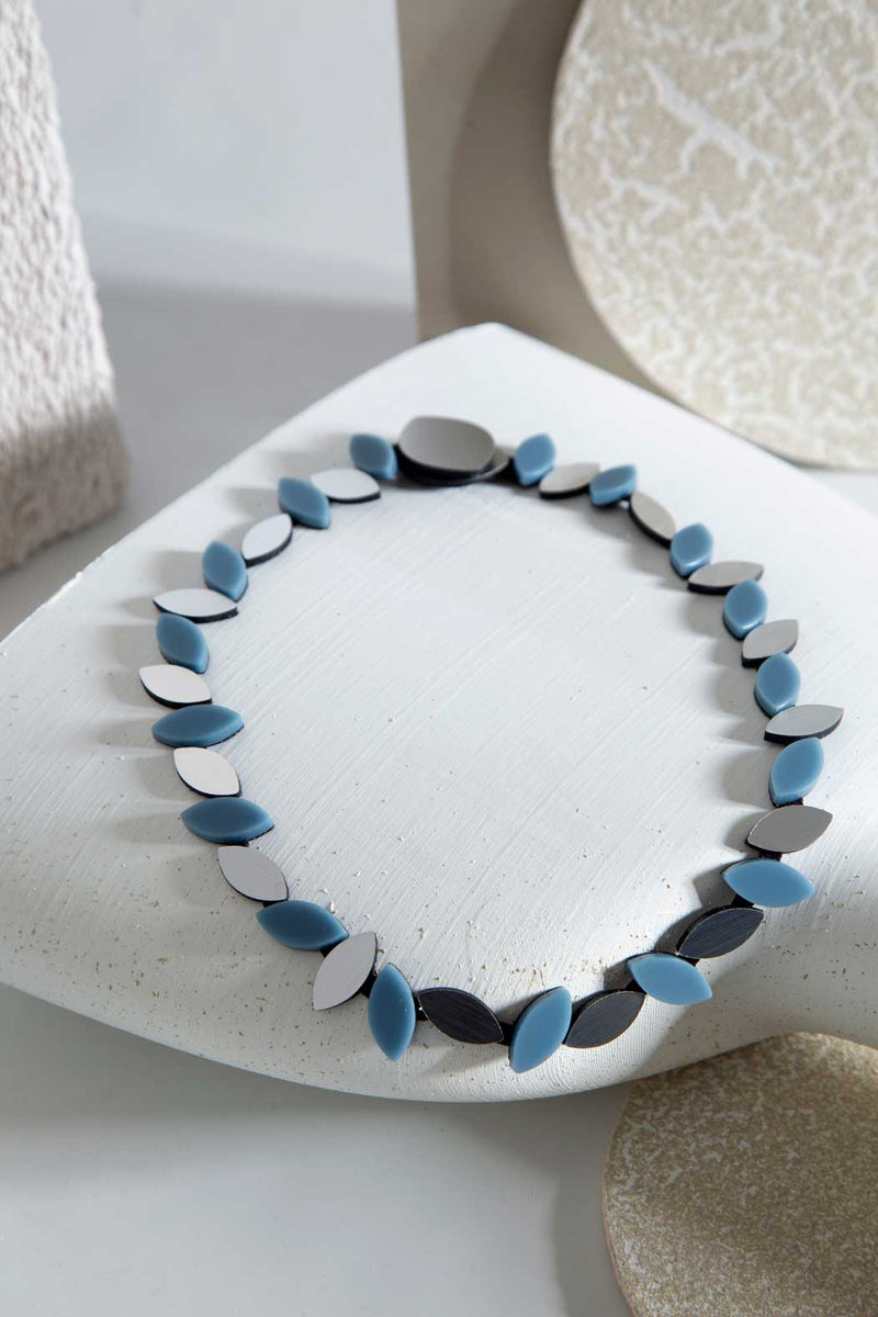 Kate Leaves Round Necklace - Silver + Ligth Blue
