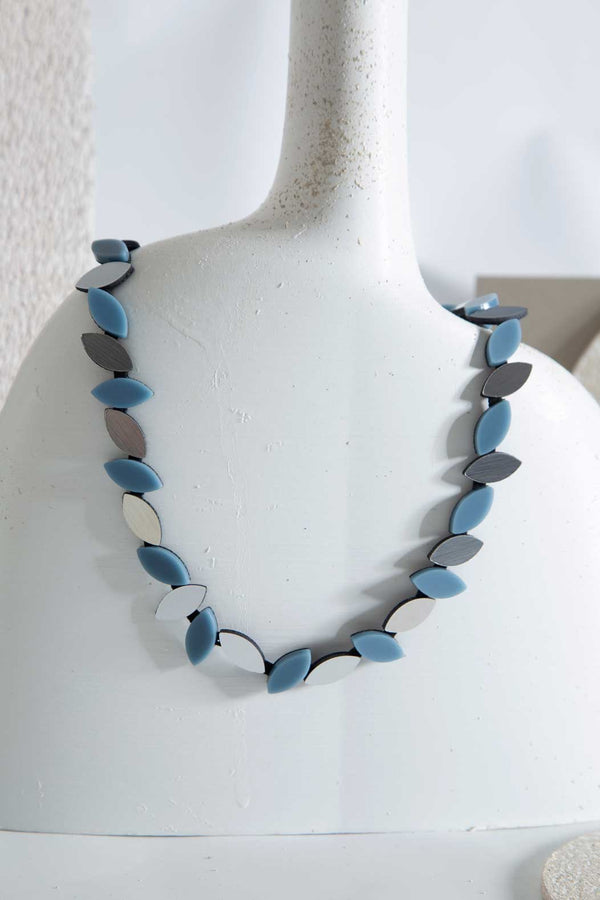 Kate Leaves Round Necklace - Silver + Ligth Blue