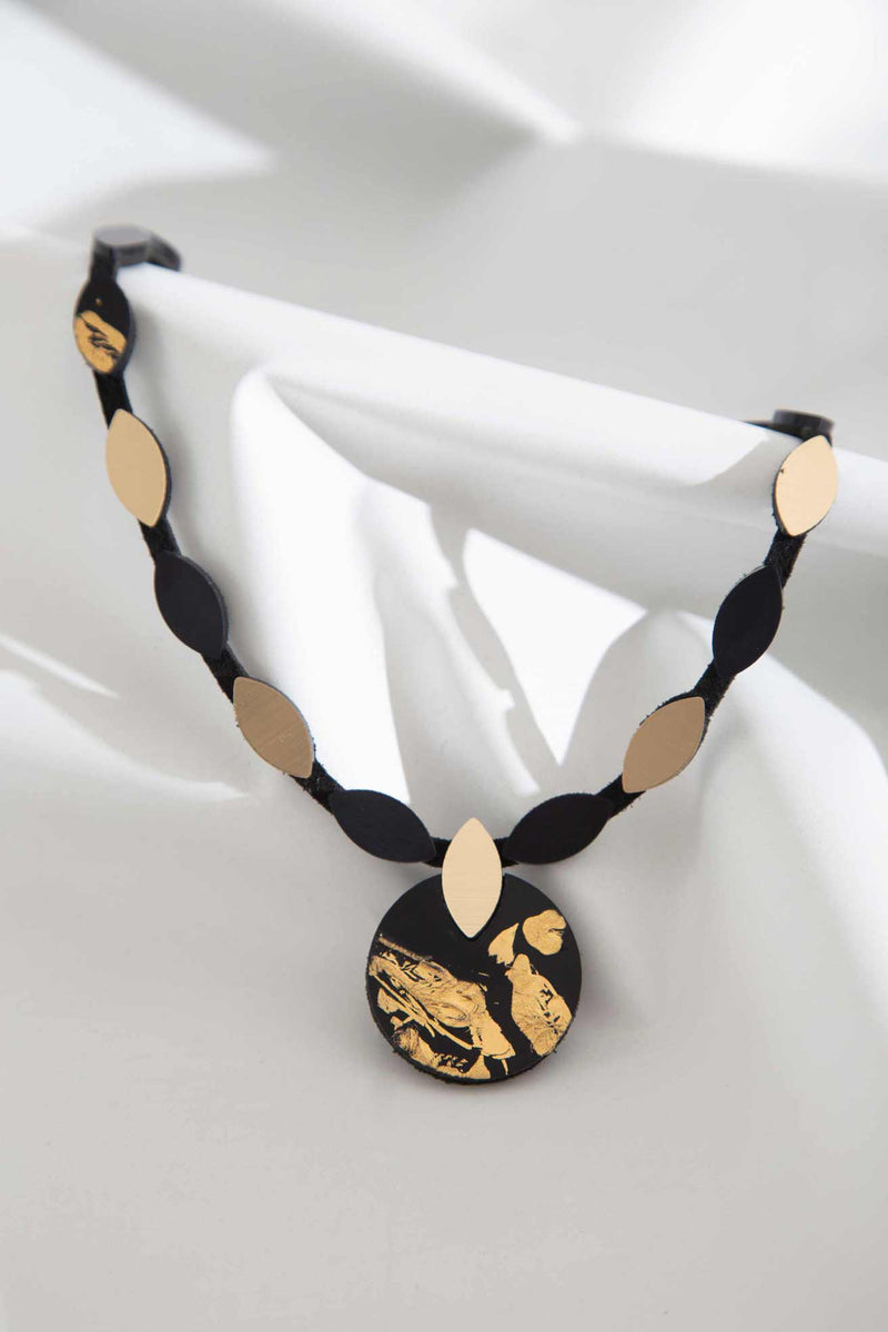 Collier Médaillon Kate Leaves - Noir+Or