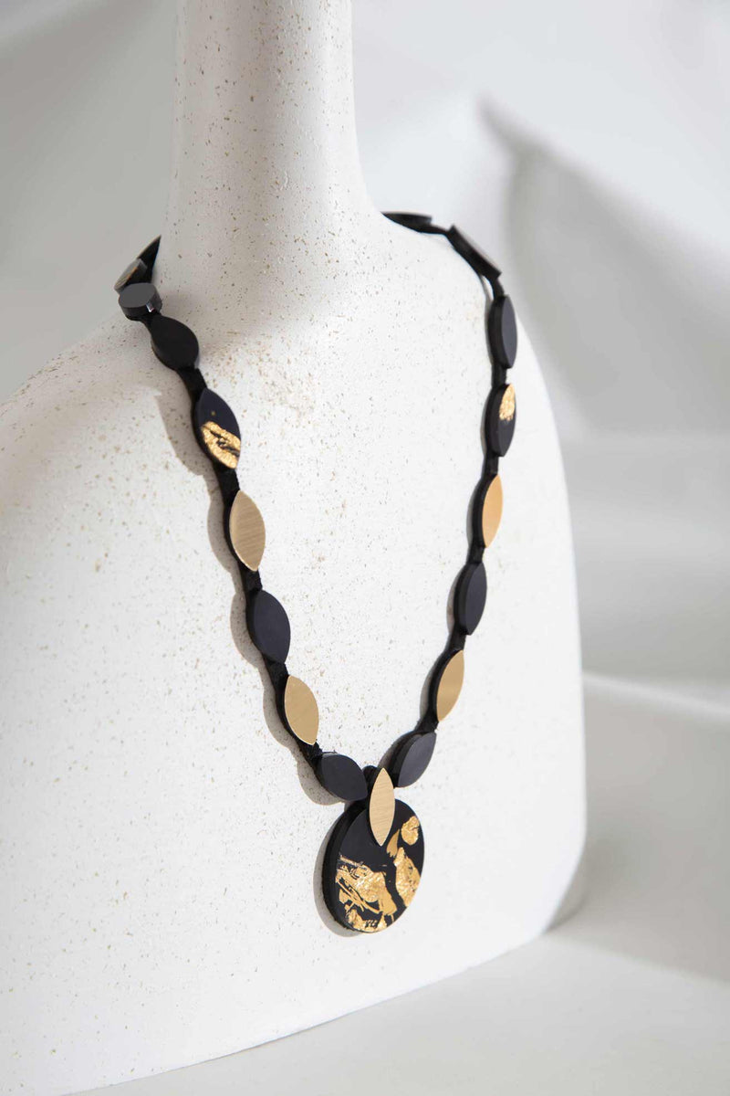 Collier Médaillon Kate Leaves - Noir+Or