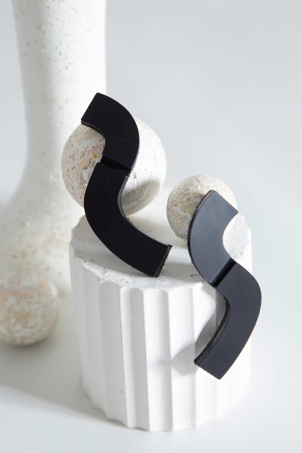 Mies Earrings Wave - Black