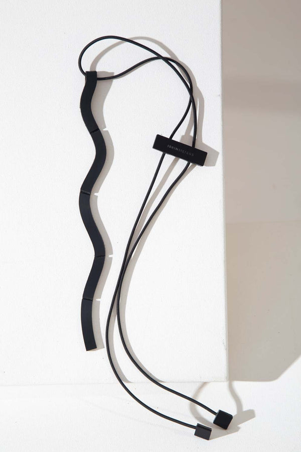 Mies Snake Necklace - Black