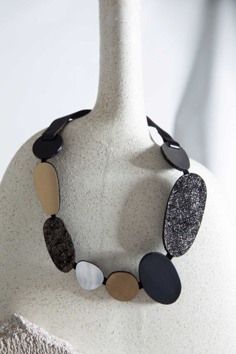 Collier rond Réflexions organiques - Argent + Noir + Or + Étain