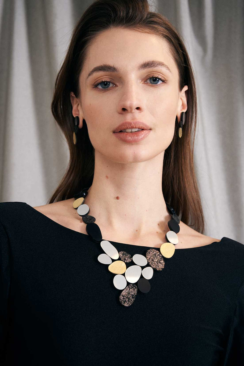 Collier V Réflexions Organiques - Argent+Noir+Or+Étain