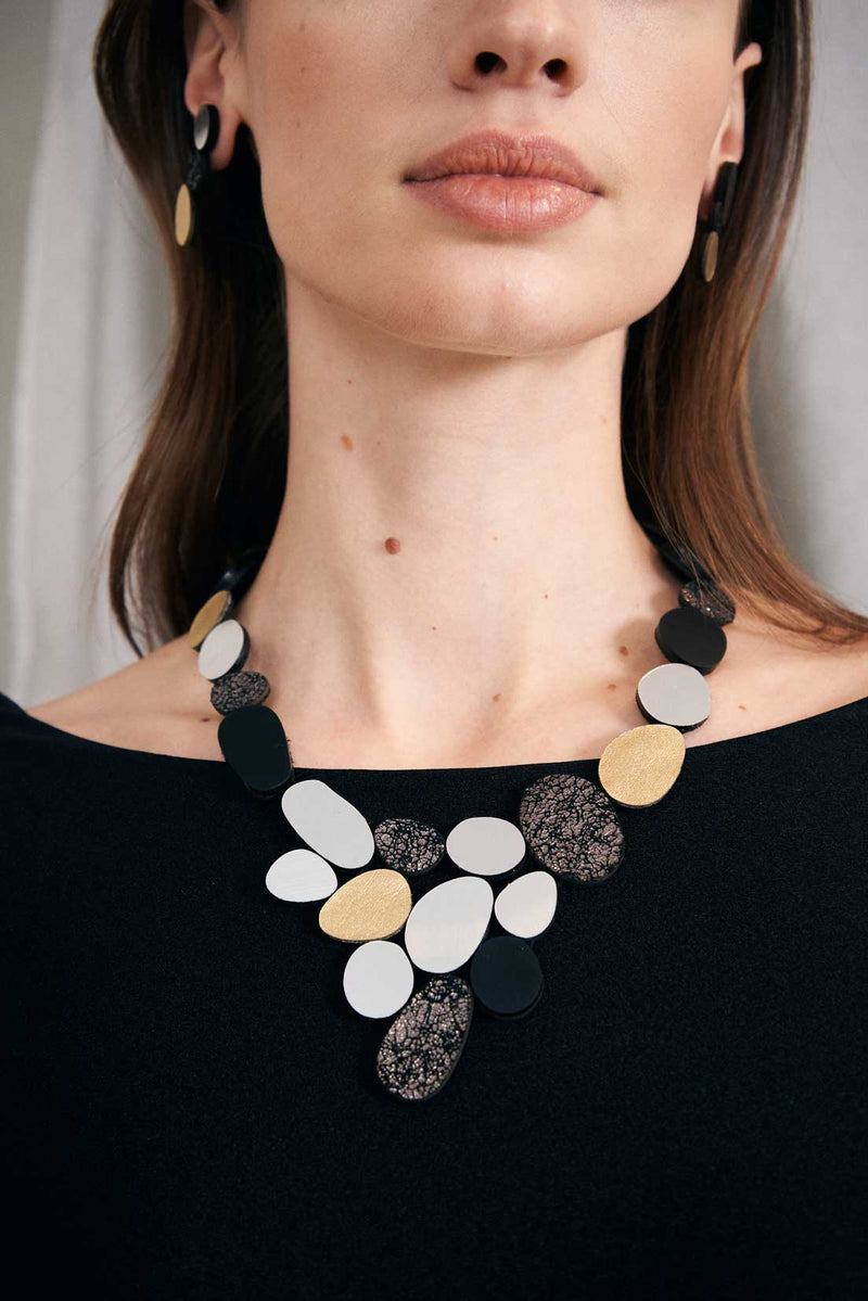 Collier V Réflexions Organiques - Argent+Noir+Or+Étain