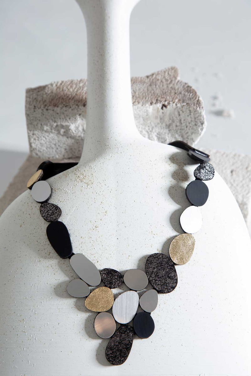 Collier V Réflexions Organiques - Argent+Noir+Or+Étain