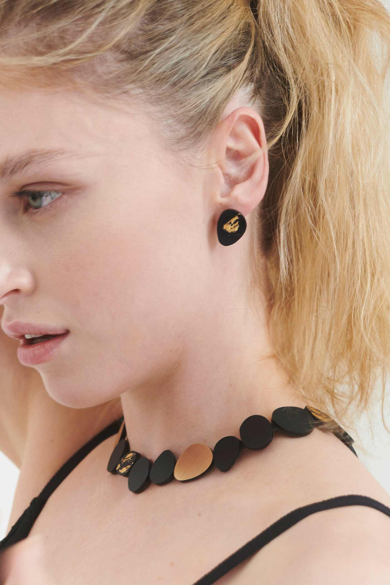Collier Rond Réflexions Organiques - Pierres Moyennes - Noir+Or
