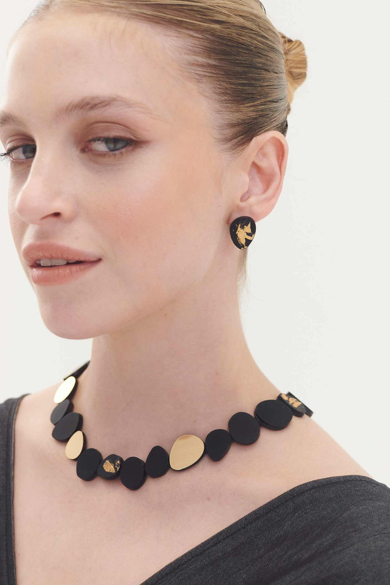 Collier Rond Réflexions Organiques - Pierres Moyennes - Noir+Or