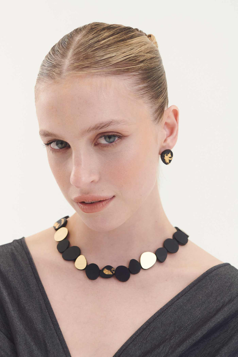 Collier Rond Réflexions Organiques - Pierres Moyennes - Noir+Or