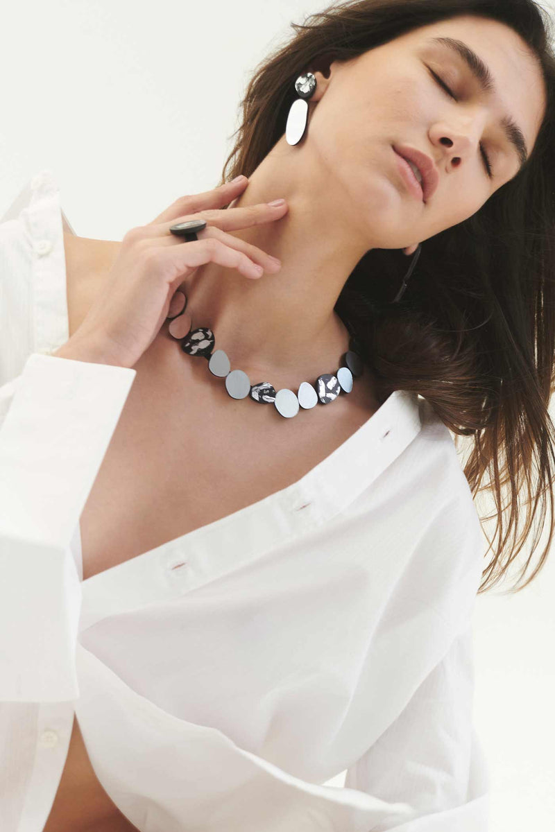 Collier Rond Réflexions Organiques - Pierres Moyennes - Argent+Noir