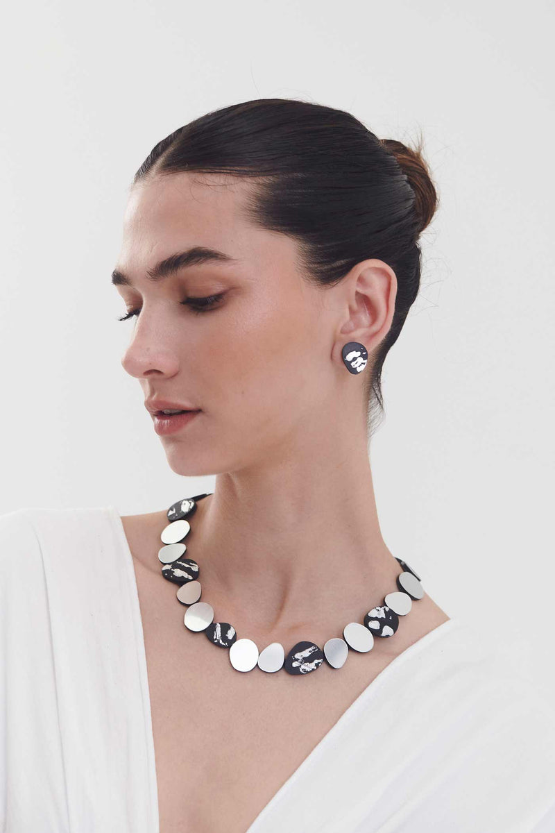 Collier Rond Réflexions Organiques - Pierres Moyennes - Argent+Noir