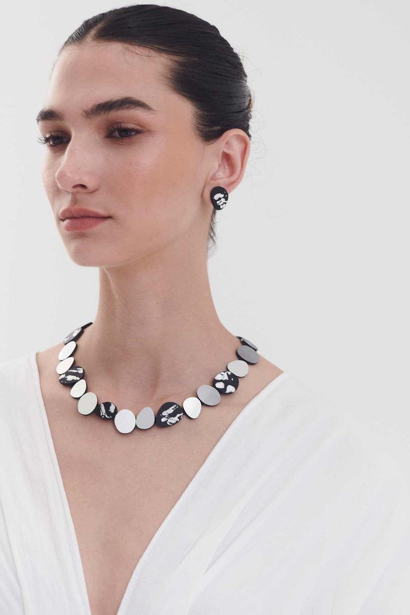 Collier Rond Réflexions Organiques - Pierres Moyennes - Argent+Noir