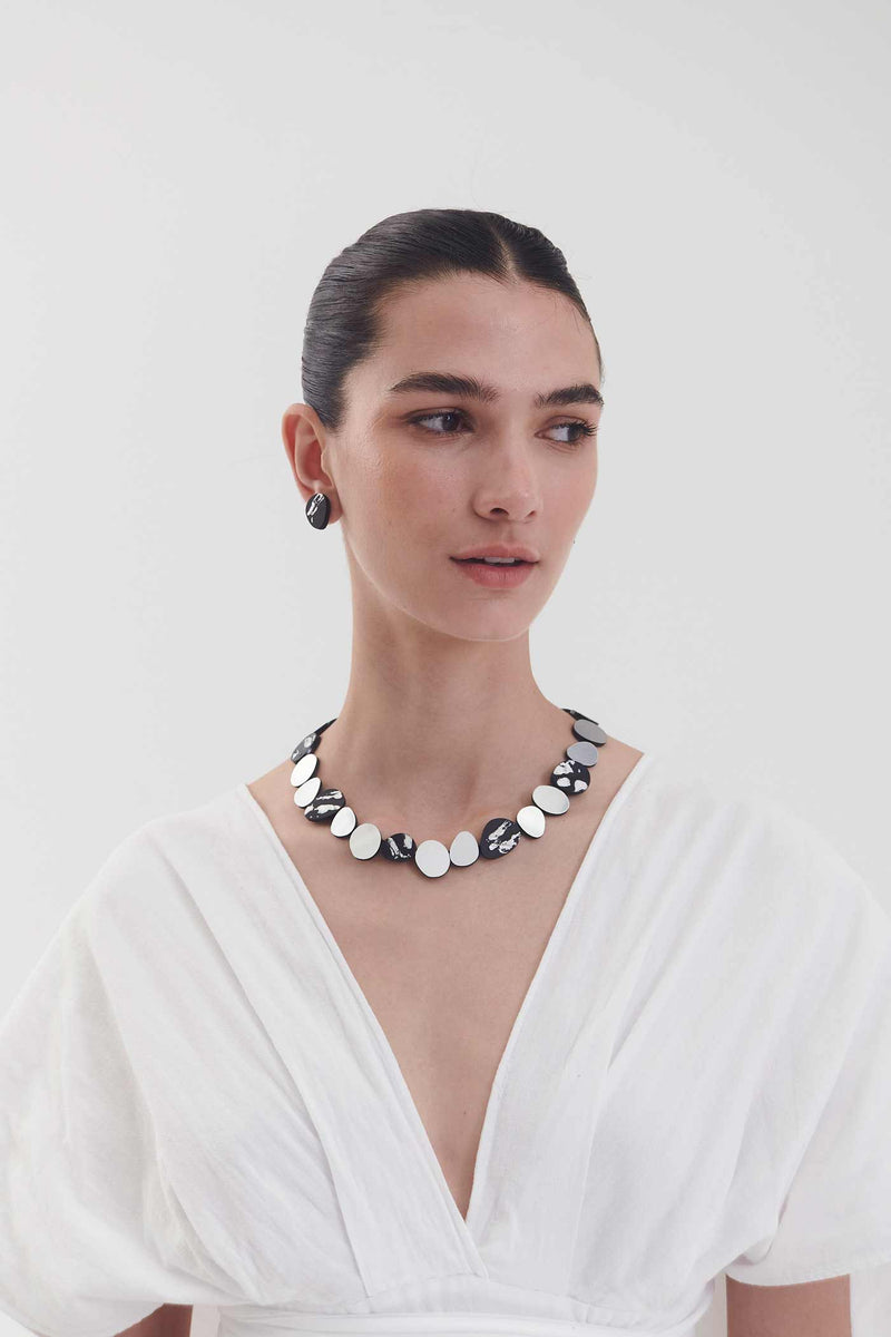 Collier Rond Réflexions Organiques - Pierres Moyennes - Argent+Noir