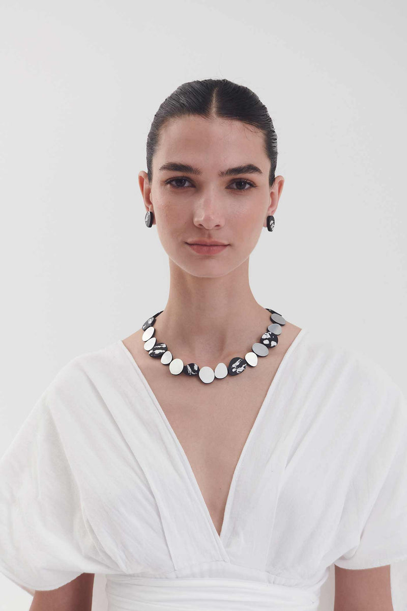 Collier Rond Réflexions Organiques - Pierres Moyennes - Argent+Noir